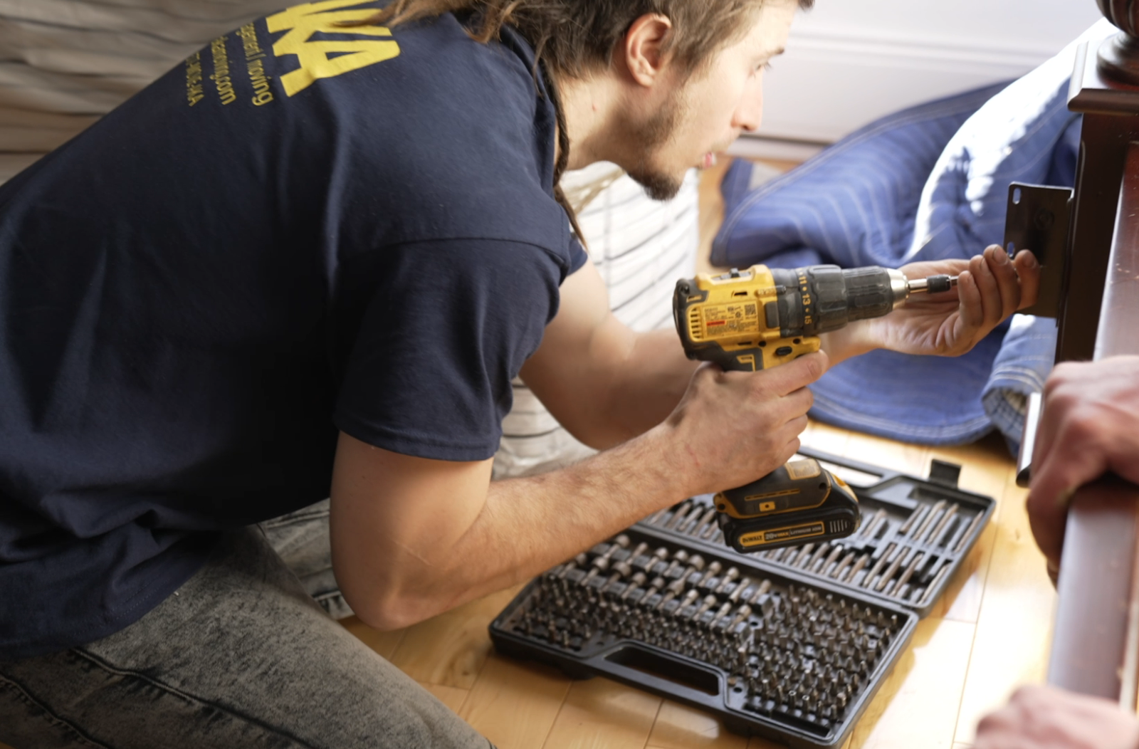 AKA Moving crew disassembling and assembling furniture during a Montreal residential move