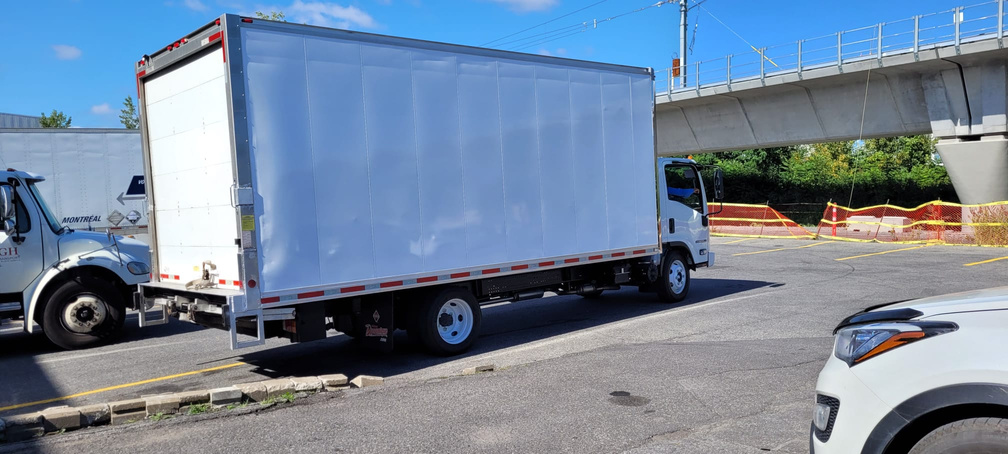 Remorque de 53 pieds AKA Moving au quai de l'entrepôt de Dorval